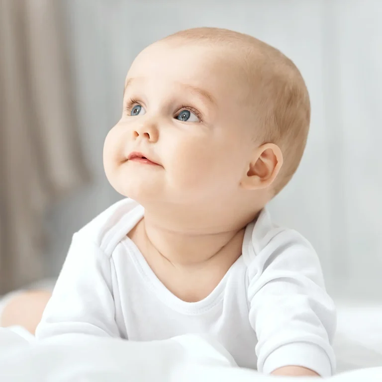 Desarrollo psicomotriz en bebés de 3 a 6 meses | Minenito